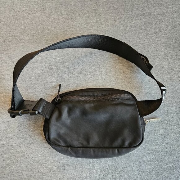 Lululemon Everywhere Belt Bag 1L Wordmark Black White Limited Edition Crossbody - Picture 5 of 8